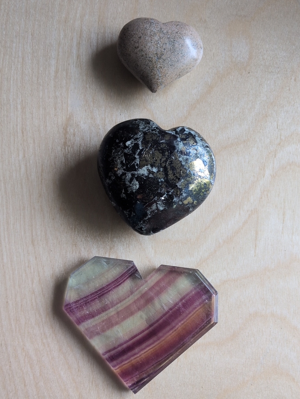 Set of 3 Heart-Shaped Gemstone Décor - Pink, Black/Gold, Brown